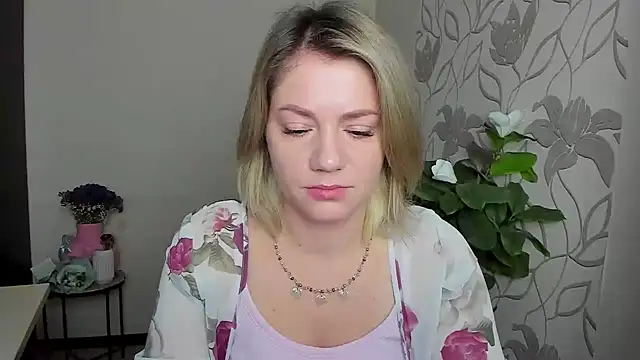 Snapshot of MariaSttone chatting on October 10, 2025, 8:57 am MariaSttone online show from October 10, 2025, 8:57 am