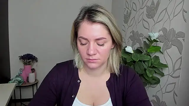 Snapshot of MariaSttone chatting on October 14, 2025, 10:49 am MariaSttone online show from October 14, 2025, 10:49 am