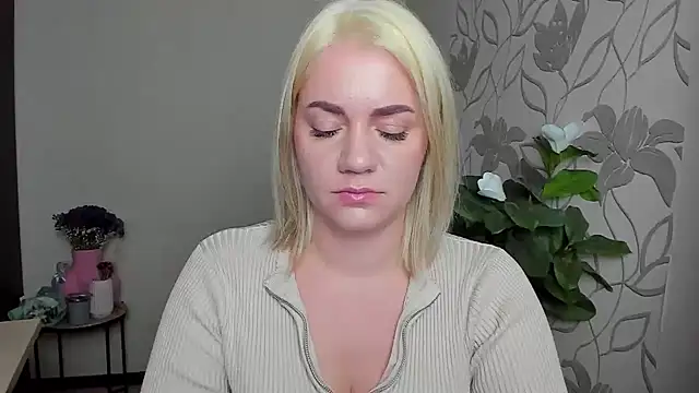 MariaSttone online show from November 5, 2025, 9:48 pm