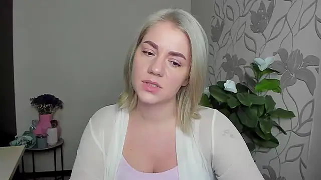 MariaSttone online show from November 11, 2025, 12:38 pm