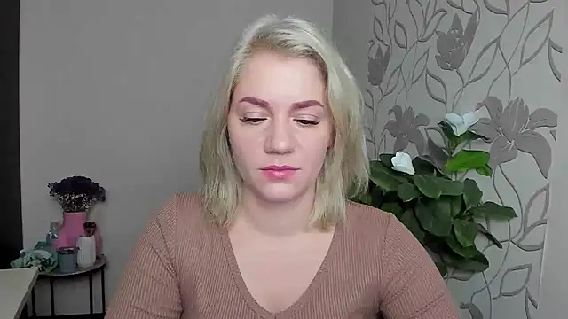 MariaSttone online show from November 17, 2025, 12:00 pm