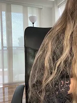 nicollefiorett online show from September 11, 2025, 8:53 pm