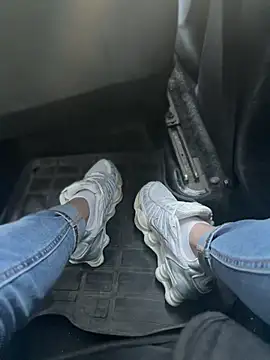 Snapshot of FeetVibe chatting on April 24, 2026, 4:26 am FeetVibe online show from April 24, 2026, 4:26 am