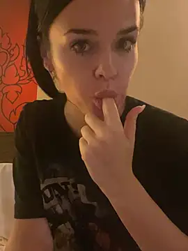 English-Chloe96 online show from March 4, 2025, 12:55 pm