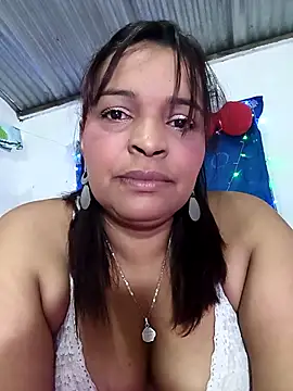 Snapshot of _violetta_- chatting on February 9, 2026, 8:29 am violetta - online show from February 9, 2026, 8:29 am