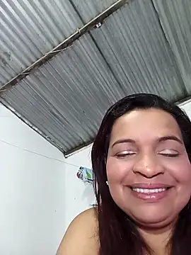 Snapshot of _violetta_- chatting on February 13, 2026, 9:27 am violetta - online show from February 13, 2026, 9:27 am