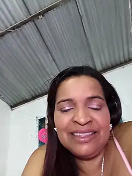 Snapshot of _violetta_- chatting on February 15, 2026, 1:13 am violetta - online show from February 15, 2026, 1:13 am