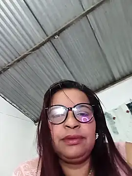 Snapshot of _violetta_- chatting on February 15, 2026, 9:52 am violetta - online show from February 15, 2026, 9:52 am