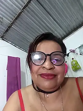 Snapshot of _violetta_- chatting on February 17, 2026, 9:43 pm violetta - online show from February 17, 2026, 9:43 pm