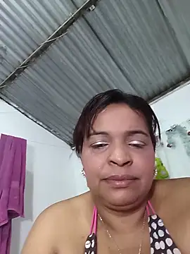 Snapshot of _violetta_- chatting on February 18, 2026, 9:49 am violetta - online show from February 18, 2026, 9:49 am