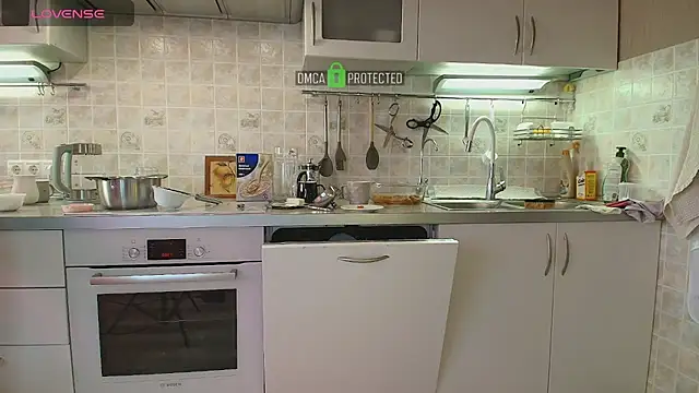 MilfeaN online show from February 25, 2025, 5:30 am