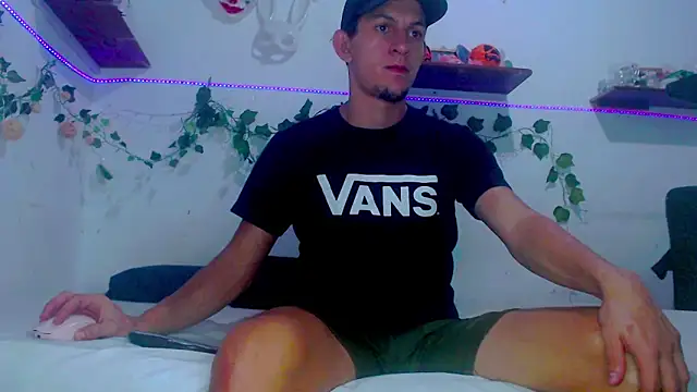 Snapshot of meridandwither chatting on December 6, 2024, 12:12 am meridandwither online show from December 6, 2024, 12:12 am