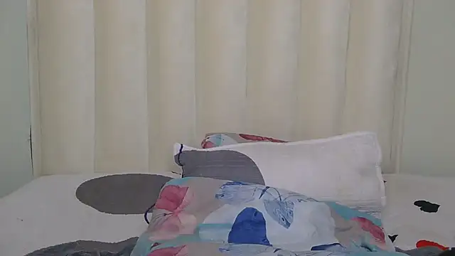 Snapshot of DAIRYBELLELIZxx chatting on February 15, 2026, 1:35 am DAIRYBELLELIZxx online show from February 15, 2026, 1:35 am