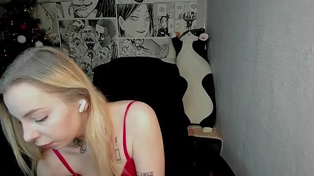 Snapshot of Martha_Cameron chatting on December 17, 2024, 8:10 pm Martha Cameron online show from December 17, 2024, 8:10 pm