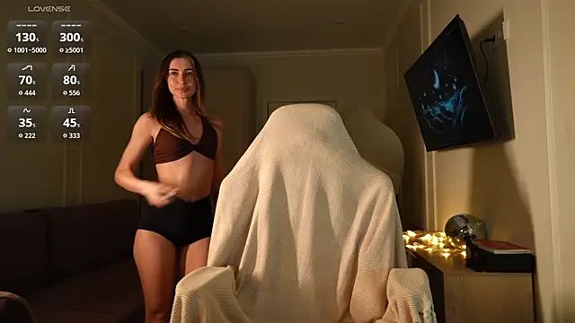 Coconutkittyy online show from March 6, 2026, 4:47 pm