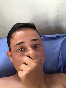 isacalejandroo online show from December 27, 2024, 7:57 pm