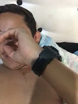 isacalejandroo online show from February 5, 2025, 1:00 pm