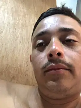 isacalejandroo online show from February 14, 2025, 7:44 pm