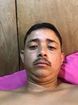 isacalejandroo online show from March 4, 2025, 2:42 pm