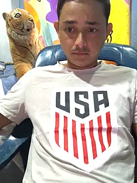 isacalejandroo online show from March 9, 2025, 8:42 pm