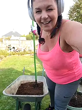 420Curvybabe online show from October 7, 2025, 2:25 pm