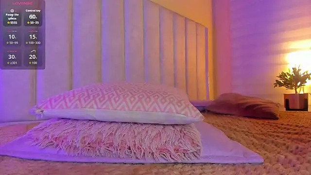 Snapshot of lil_hanna18 chatting on November 19, 2025, 10:37 am lil hanna18 online show from November 19, 2025, 10:37 am