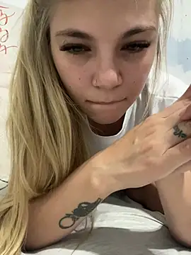 PEACHY439 online show from February 20, 2025, 4:28 am