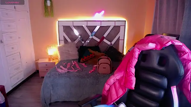 Scarllett BDSM online show from December 11, 2024, 3:56 am