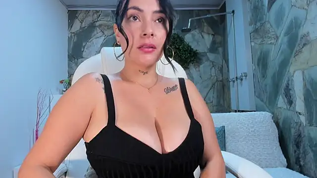 anniemayerx  online show from January 10, 2025, 3:37 pm