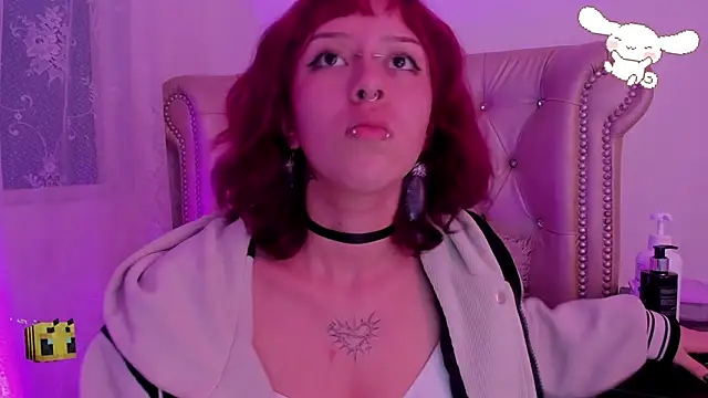 AlexaFoxy18 online show from March 21, 2025, 9:56 am