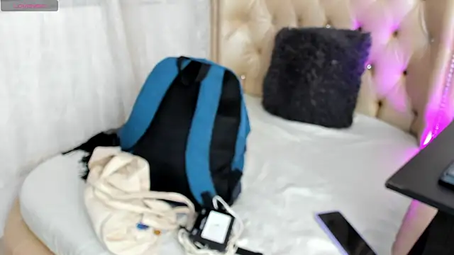 AlexaFoxy18 online show from September 13, 2025, 5:07 am