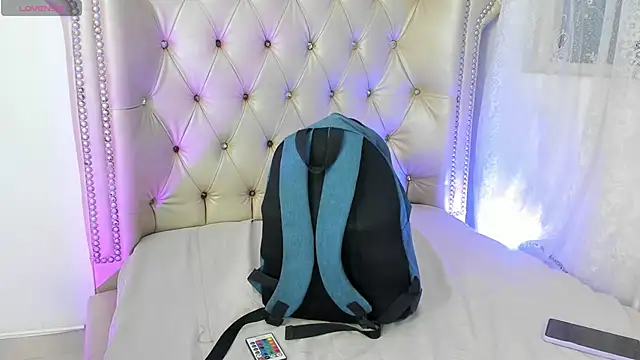 AlexaFoxy18 online show from October 1, 2025, 7:03 am