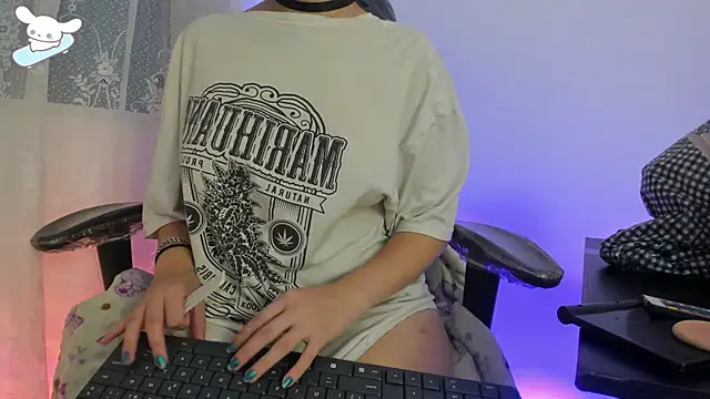 AlexaFoxy18 online show from October 16, 2025, 7:31 am