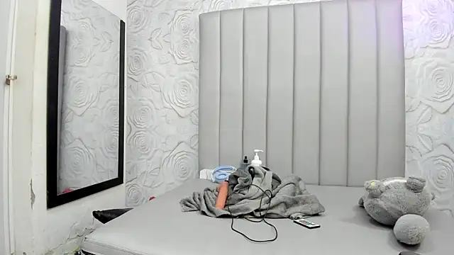 AlexaFoxy18 online show from April 3, 2026, 7:06 am