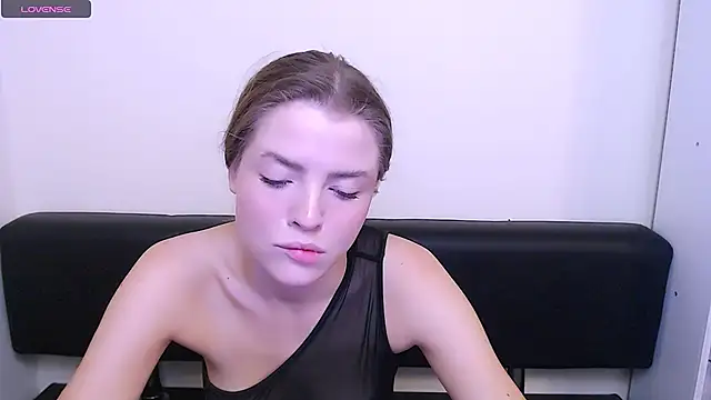 Snapshot of MissOliviaa_ chatting on December 4, 2024, 3:21 pm MissOliviaa  online show from December 4, 2024, 3:21 pm