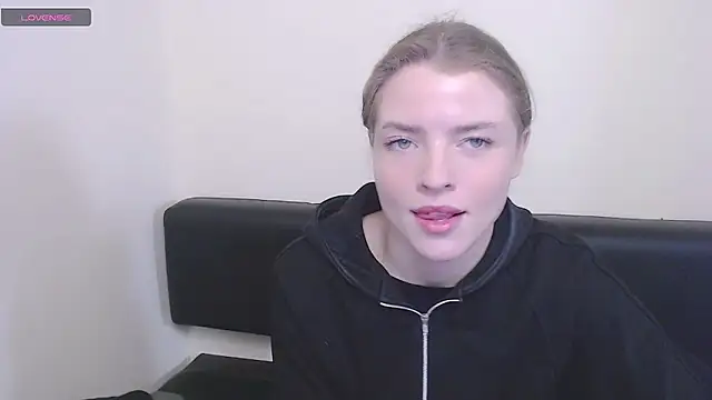 Snapshot of MissOliviaa_ chatting on December 9, 2024, 11:36 am MissOliviaa  online show from December 9, 2024, 11:36 am