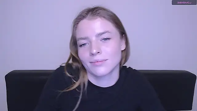 Snapshot of MissOliviaa_ chatting on December 15, 2024, 2:16 pm MissOliviaa  online show from December 15, 2024, 2:16 pm