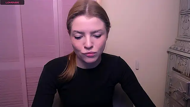 Snapshot of MissOliviaa_ chatting on December 22, 2024, 7:33 am MissOliviaa  online show from December 22, 2024, 7:33 am