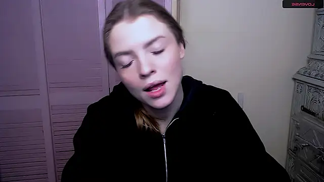 Snapshot of MissOliviaa_ chatting on January 5, 2025, 10:32 am MissOliviaa  online show from January 5, 2025, 10:32 am