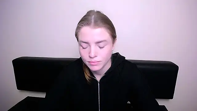 Snapshot of MissOliviaa_ chatting on January 31, 2025, 8:43 am MissOliviaa  online show from January 31, 2025, 8:43 am