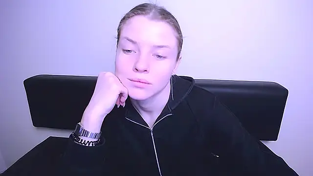 Snapshot of MissOliviaa_ chatting on February 4, 2025, 9:49 am MissOliviaa  online show from February 4, 2025, 9:49 am