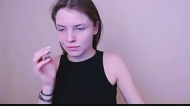 Snapshot of MissOliviaa_ chatting on February 7, 2025, 4:03 pm MissOliviaa  online show from February 7, 2025, 4:03 pm