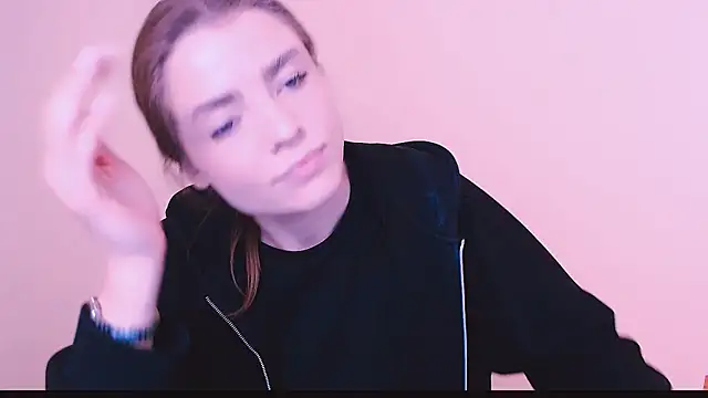 Snapshot of MissOliviaa_ chatting on February 10, 2025, 11:25 am MissOliviaa  online show from February 10, 2025, 11:25 am