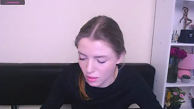 Snapshot of MissOliviaa_ chatting on February 14, 2025, 11:21 am MissOliviaa  online show from February 14, 2025, 11:21 am