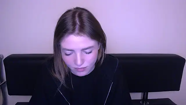 Snapshot of MissOliviaa_ chatting on February 19, 2025, 1:28 pm MissOliviaa  online show from February 19, 2025, 1:28 pm