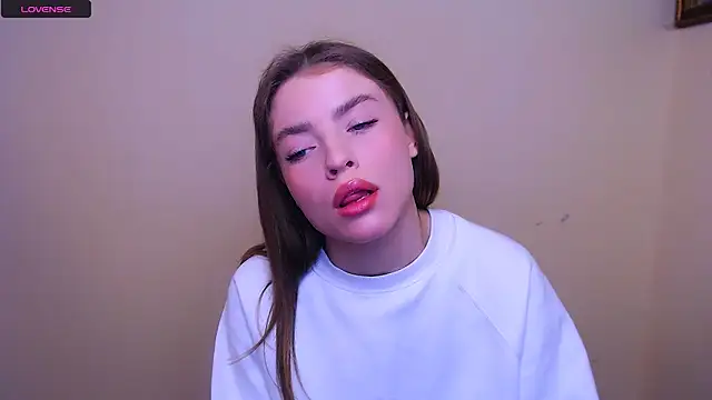 Snapshot of MissOliviaa_ chatting on February 25, 2025, 11:08 am MissOliviaa  online show from February 25, 2025, 11:08 am