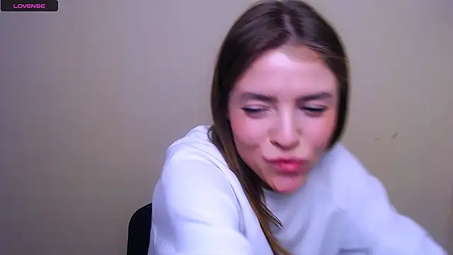 Snapshot of MissOliviaa_ chatting on February 26, 2025, 10:47 am MissOliviaa  online show from February 26, 2025, 10:47 am