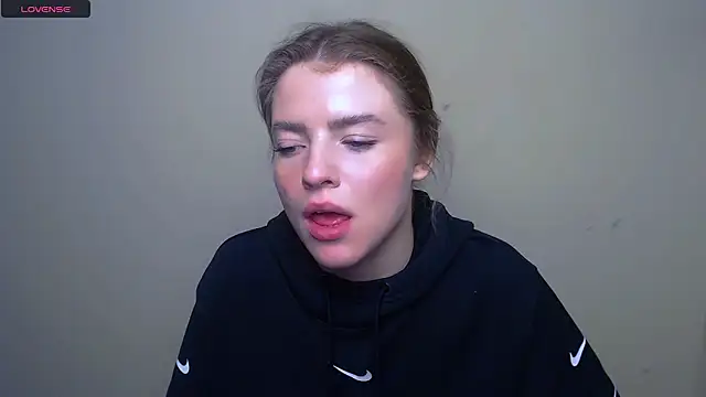 Snapshot of MissOliviaa_ chatting on February 26, 2025, 2:46 pm MissOliviaa  online show from February 26, 2025, 2:46 pm