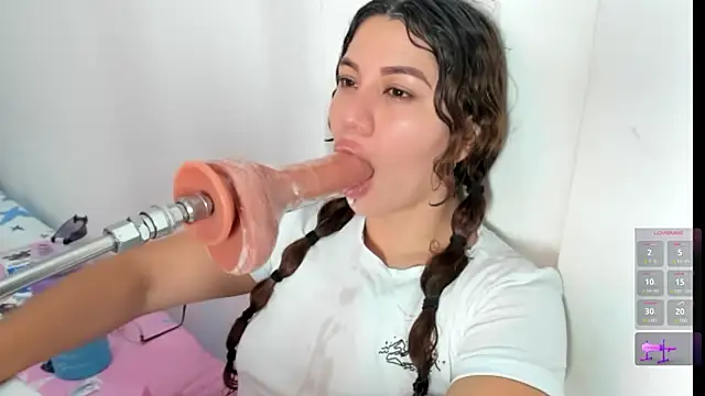 hade cute online show from February 26, 2025, 11:48 pm