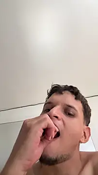 ArturoDelgado1 online show from April 15, 2026, 5:42 pm